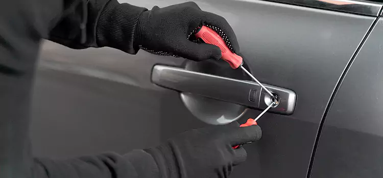 Locked Out of Car Help Oak Bay